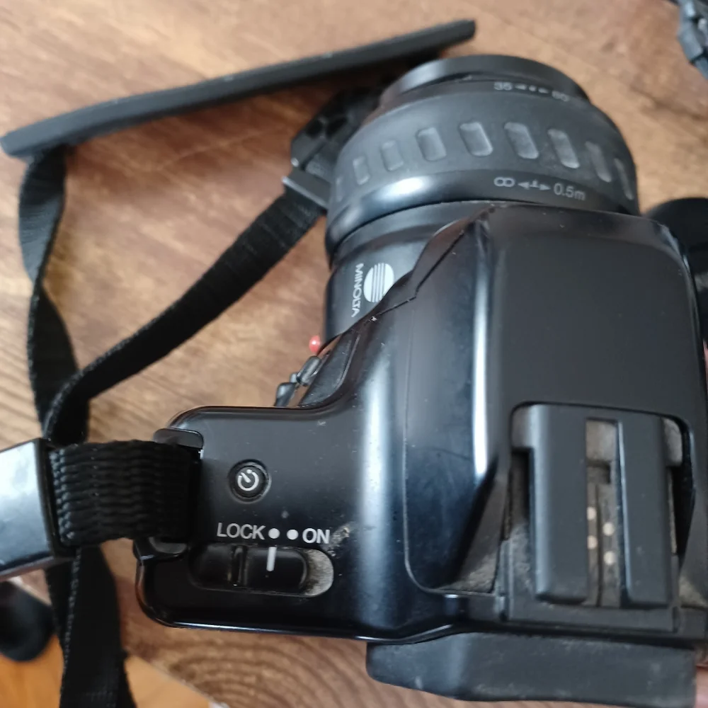 Minolta 3xi w/ Minolta 35-80mm Power Zoom lens
